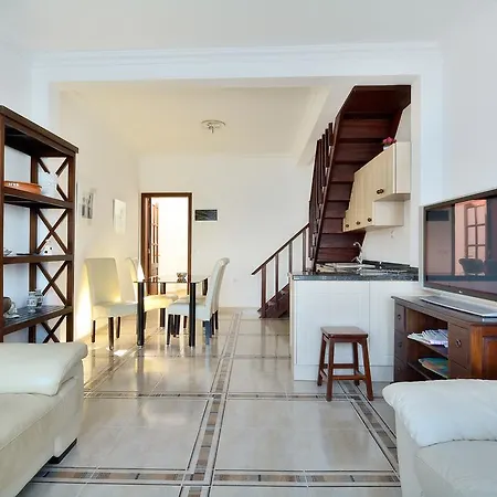 Ocean View Famara Beach Villa *