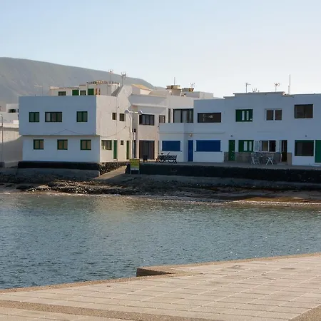 Ocean View Famara Beach Villa *